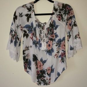 White Floral Unlined Quarter Sleeve Top